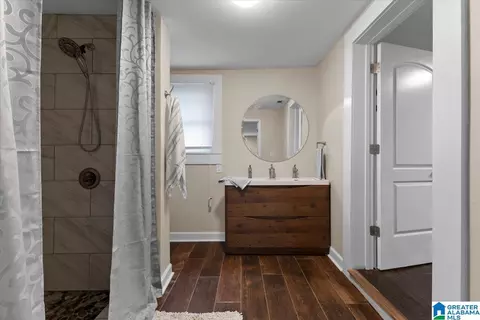 Bath - 301 Adams Ave E, Oneonta, AL 35121 photo 3 of 3