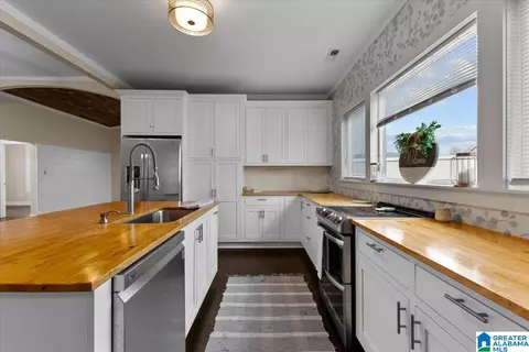 Kitchen - 301 Adams Ave E, Oneonta, AL 35121 photo 1 of 4