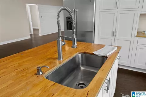 Kitchen - 301 Adams Ave E, Oneonta, AL 35121 photo 3 of 4