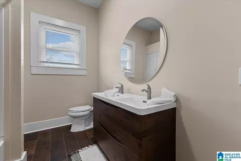 Bath - 301 Adams Ave E, Oneonta, AL 35121 photo 2 of 3