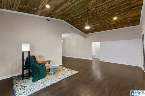 Entry Way - 301 Adams Ave E, Oneonta, AL 35121 photo 1 of 3