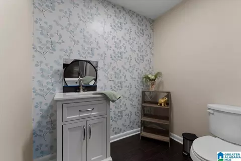 Bath - 301 Adams Ave E, Oneonta, AL 35121 photo 1 of 3