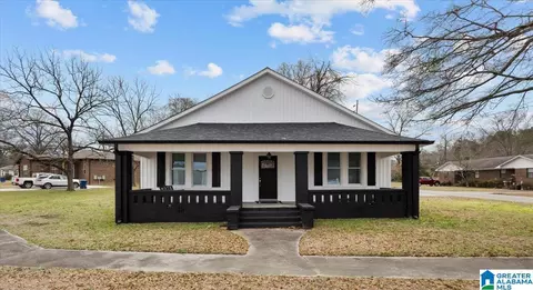 Exterior - 301 Adams Ave E, Oneonta, AL 35121 photo 1 of 2
