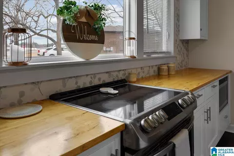 Kitchen - 301 Adams Ave E, Oneonta, AL 35121 photo 4 of 4
