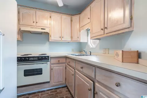 Kitchen - 22851 Eastern Valley Rd, Mc Calla, AL 35111 photo 2 of 4
