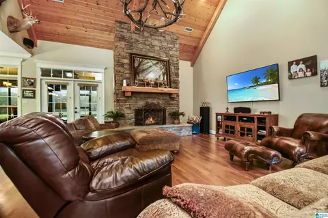 Living - 2348 County Road 28, Clanton, AL 35046 photo 2 of 7