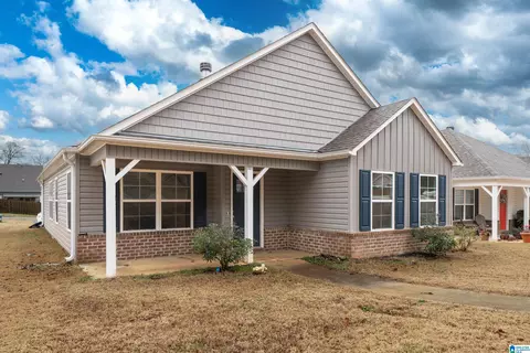Exterior - 531 E 6th Ave, Oneonta, AL 35121 photo 2 of 5