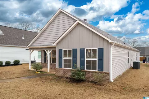 Exterior - 531 E 6th Ave, Oneonta, AL 35121 photo 3 of 5