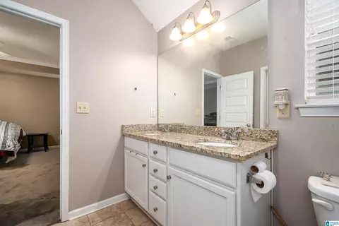 Bath - 531 E 6th Ave, Oneonta, AL 35121 photo 2 of 3