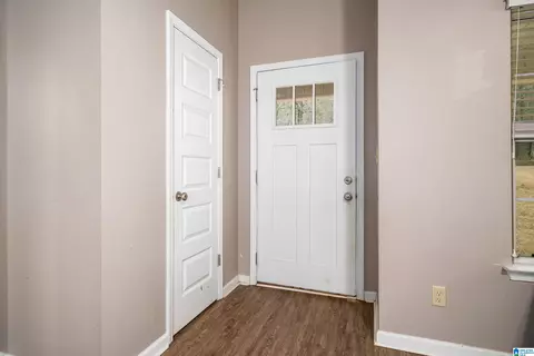 Entry Way - 531 E 6th Ave, Oneonta, AL 35121 photo 1 of 3