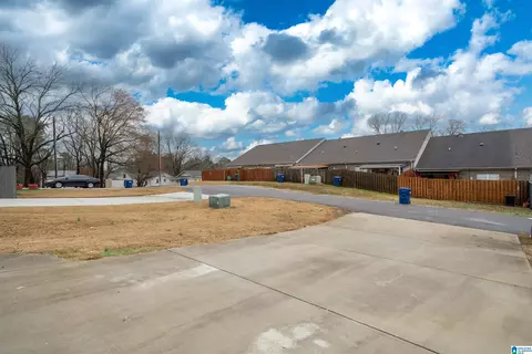 Exterior - 531 E 6th Ave, Oneonta, AL 35121 photo 5 of 5