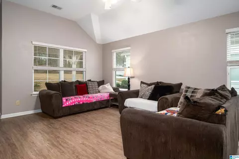 Living - 531 E 6th Ave, Oneonta, AL 35121 photo 1 of 1
