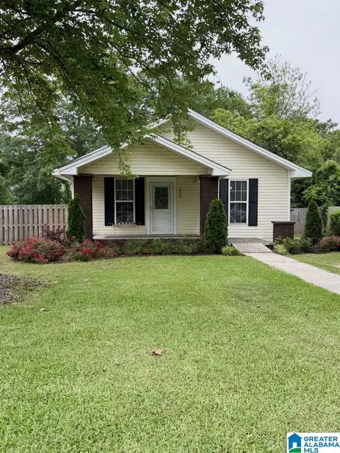 Exterior - 1003 2nd Ave N, Clanton, AL 35045 photo 2 of 4