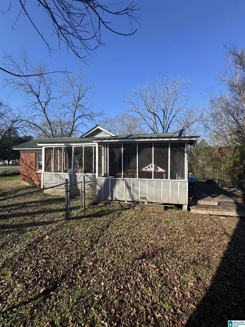 Exterior - 401 17th St N, Clanton, AL 35045 photo 2 of 5