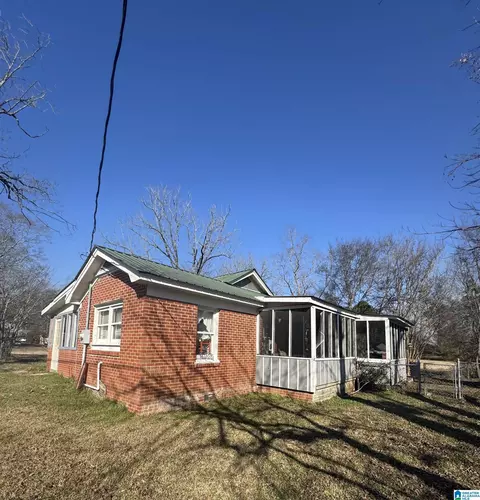 Exterior - 401 17th St N, Clanton, AL 35045 photo 1 of 5