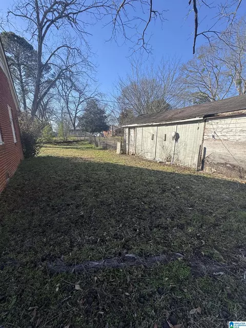 Exterior - 401 17th St N, Clanton, AL 35045 photo 4 of 5