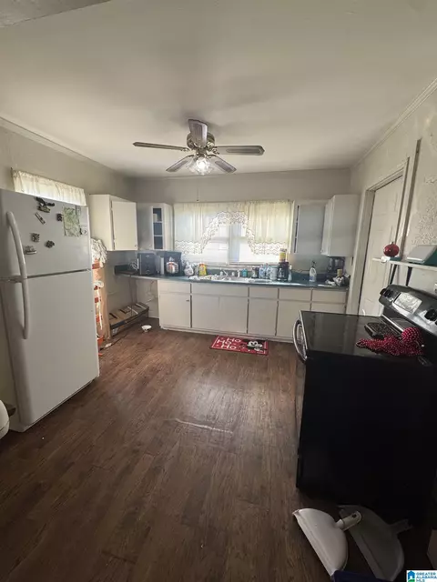 Kitchen - 401 17th St N, Clanton, AL 35045 photo 1 of 1