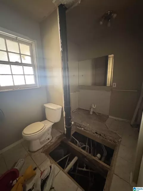 Bath - 401 17th St N, Clanton, AL 35045 photo 1 of 1