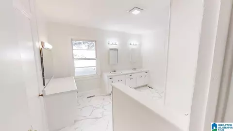 Bath - 605 18th St E, Jasper, AL 35501 photo 2 of 4