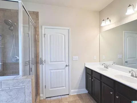 Bath - 228 Red Bay Dr, Maylene, AL 35114 photo 4 of 10