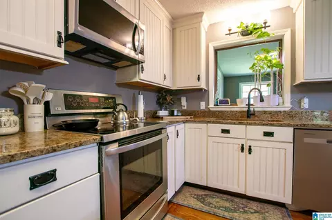Kitchen - 133 Cedar Bend Cir, Remlap, AL 35133 photo 2 of 3