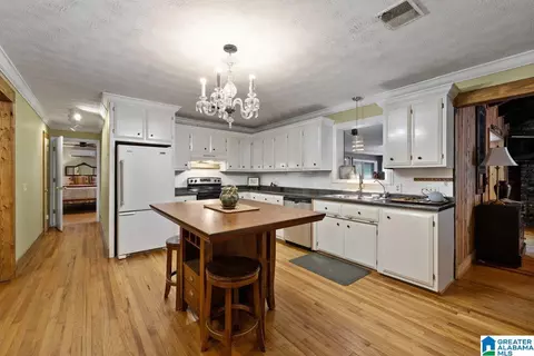 Kitchen - 44 Dorr Rd, Oneonta, AL 35121 photo 2 of 2