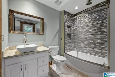 Bath - 44 Dorr Rd, Oneonta, AL 35121 photo 2 of 2