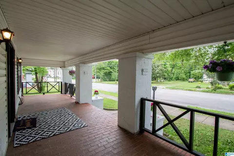 402 8th St, Clanton, AL 35045 photo 4