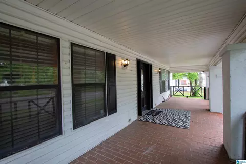 402 8th St, Clanton, AL 35045 photo 3