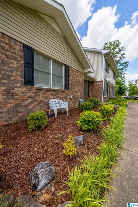 994 Comanche Trl, Anniston, AL 36206 photo 3