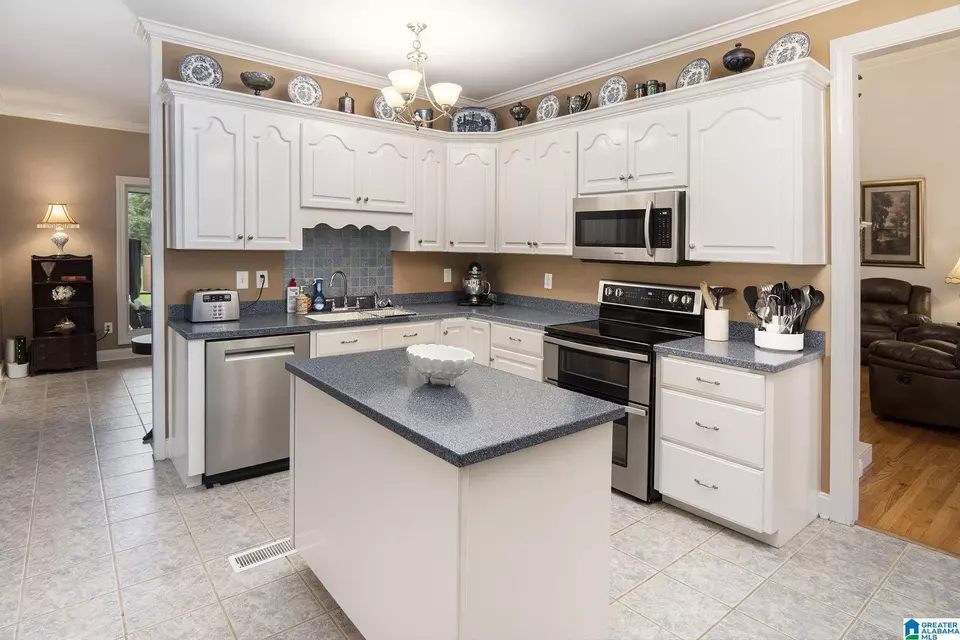 Kitchen - 113 Fawn Dr, Clanton, AL 35045 photo 3 of 3