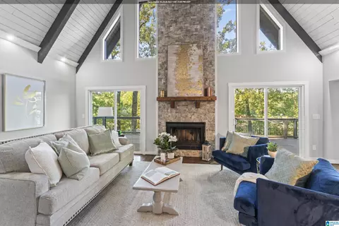 560 Water Oak Ln, Talladega, AL 35160