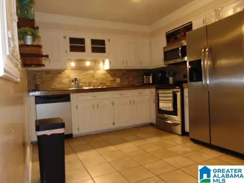 Kitchen - 101 Randall Cir, Clanton, AL 35045 photo 1 of 2