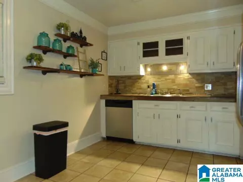 Kitchen - 101 Randall Cir, Clanton, AL 35045 photo 2 of 2