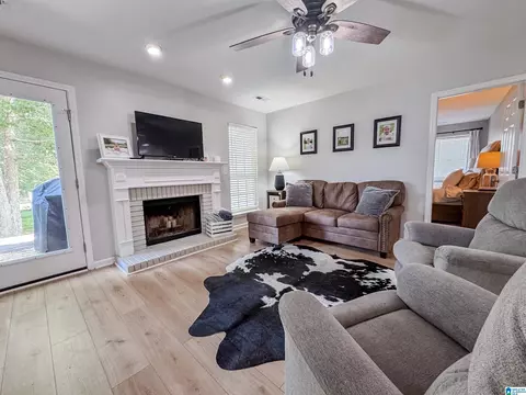 Living - 489 Bailey Loop Rd, Gardendale, AL 35071 photo 2 of 3