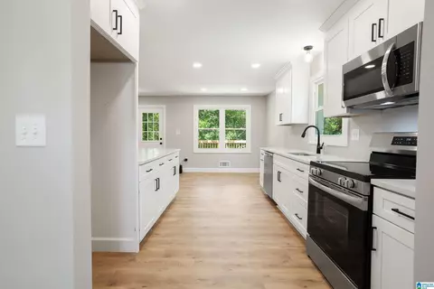 Entry Way - 131 Forest Dr, Warrior, AL 35180 photo 3 of 5