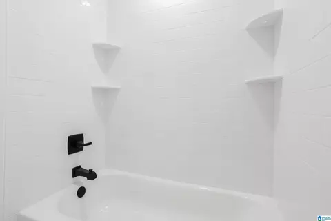Bath - 131 Forest Dr, Warrior, AL 35180 photo 4 of 7