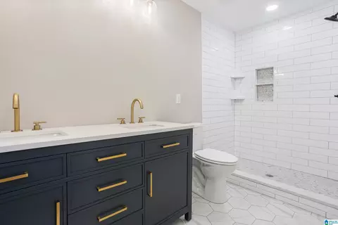Bath - 131 Forest Dr, Warrior, AL 35180 photo 5 of 7