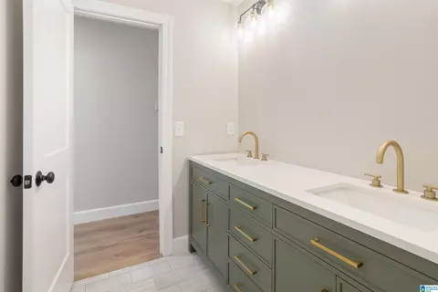 Bath - 131 Forest Dr, Warrior, AL 35180 photo 2 of 7
