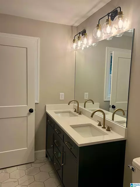 Bath - 131 Forest Dr, Warrior, AL 35180 photo 6 of 7