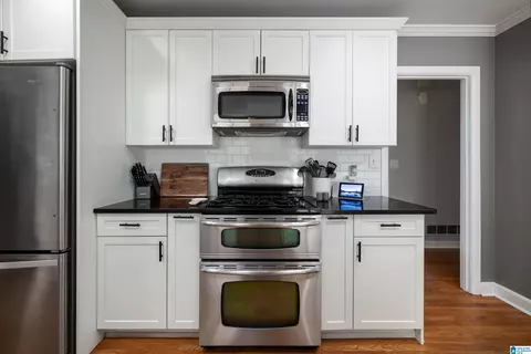 Kitchen - 5729 11th Ave S, Birmingham, AL 35222 photo 5 of 6