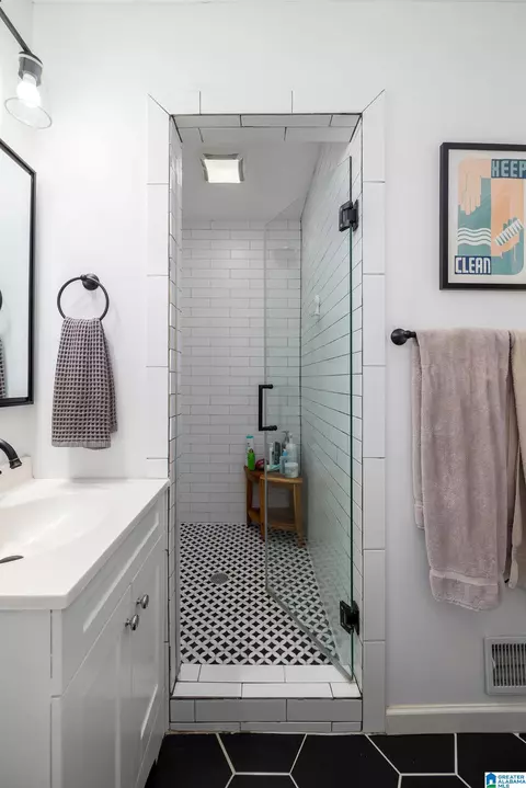 Bath - 5729 11th Ave S, Birmingham, AL 35222 photo 5 of 6