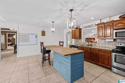 Kitchen - 2043 Maplewood Ln, Clanton, AL 35045 photo 3 of 5