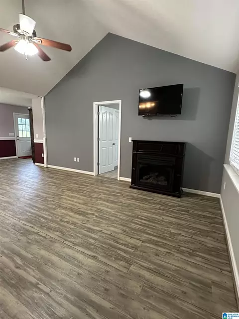 Living - 426 Bailey Rd, Weaver, AL 36277 photo 2 of 3