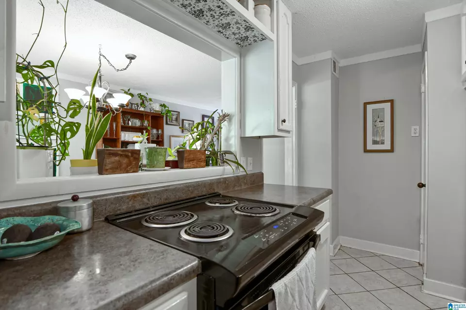 Kitchen - 1700 Valley Ave #D, Homewood, AL 35209 photo 6 of 7