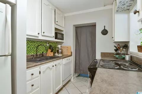 Kitchen - 1700 Valley Ave #D, Homewood, AL 35209 photo 1 of 7
