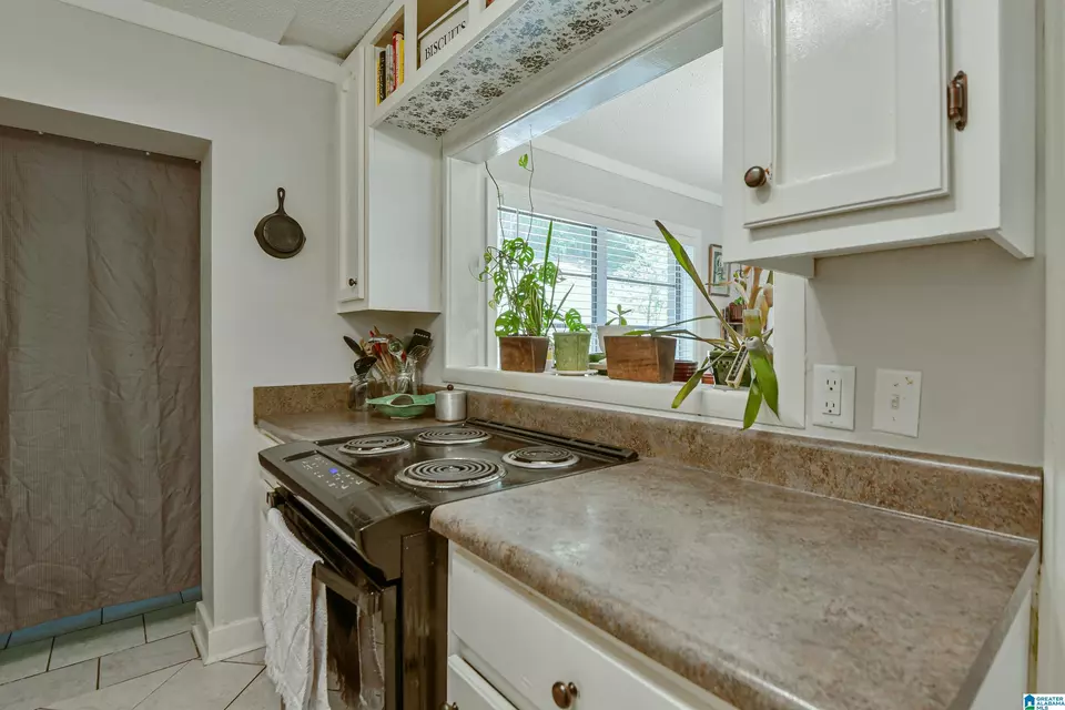 Kitchen - 1700 Valley Ave #D, Homewood, AL 35209 photo 4 of 7