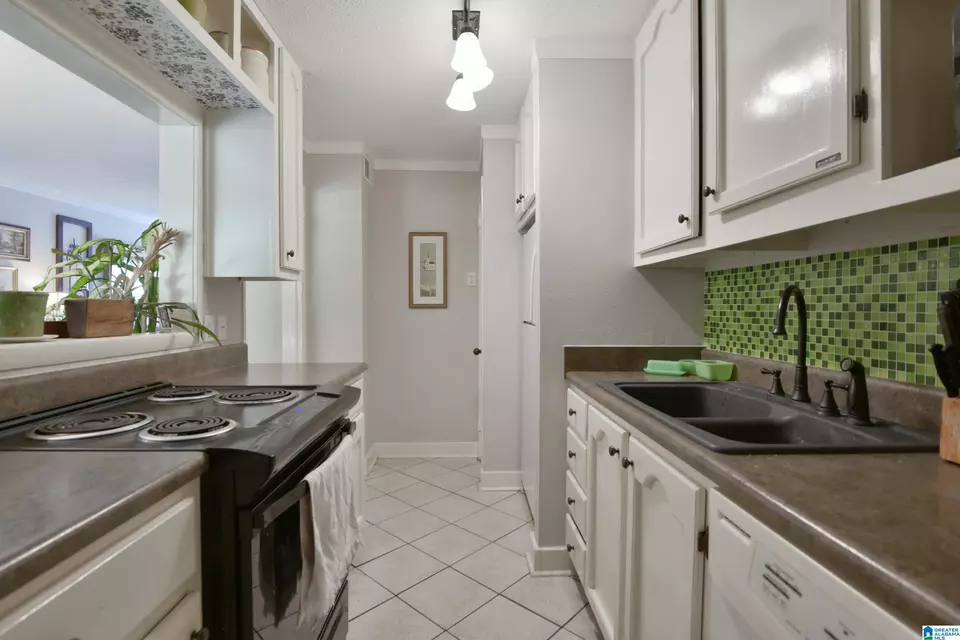 Kitchen - 1700 Valley Ave #D, Homewood, AL 35209 photo 7 of 7