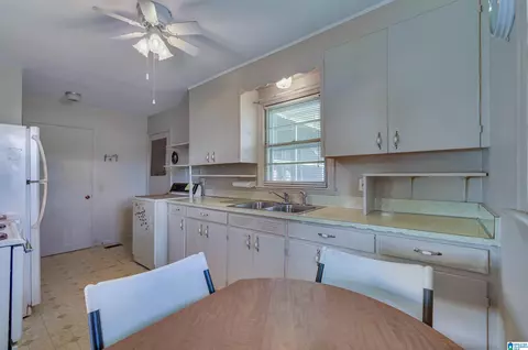 Kitchen - 203 Parrish Ave, Clanton, AL 35045 photo 2 of 5