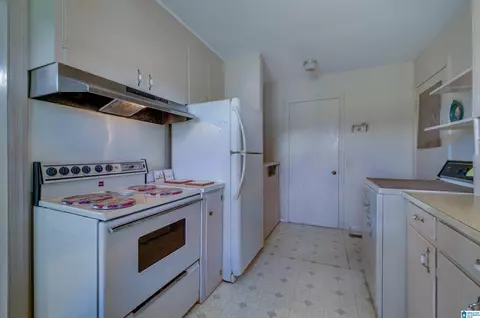 Kitchen - 203 Parrish Ave, Clanton, AL 35045 photo 3 of 5